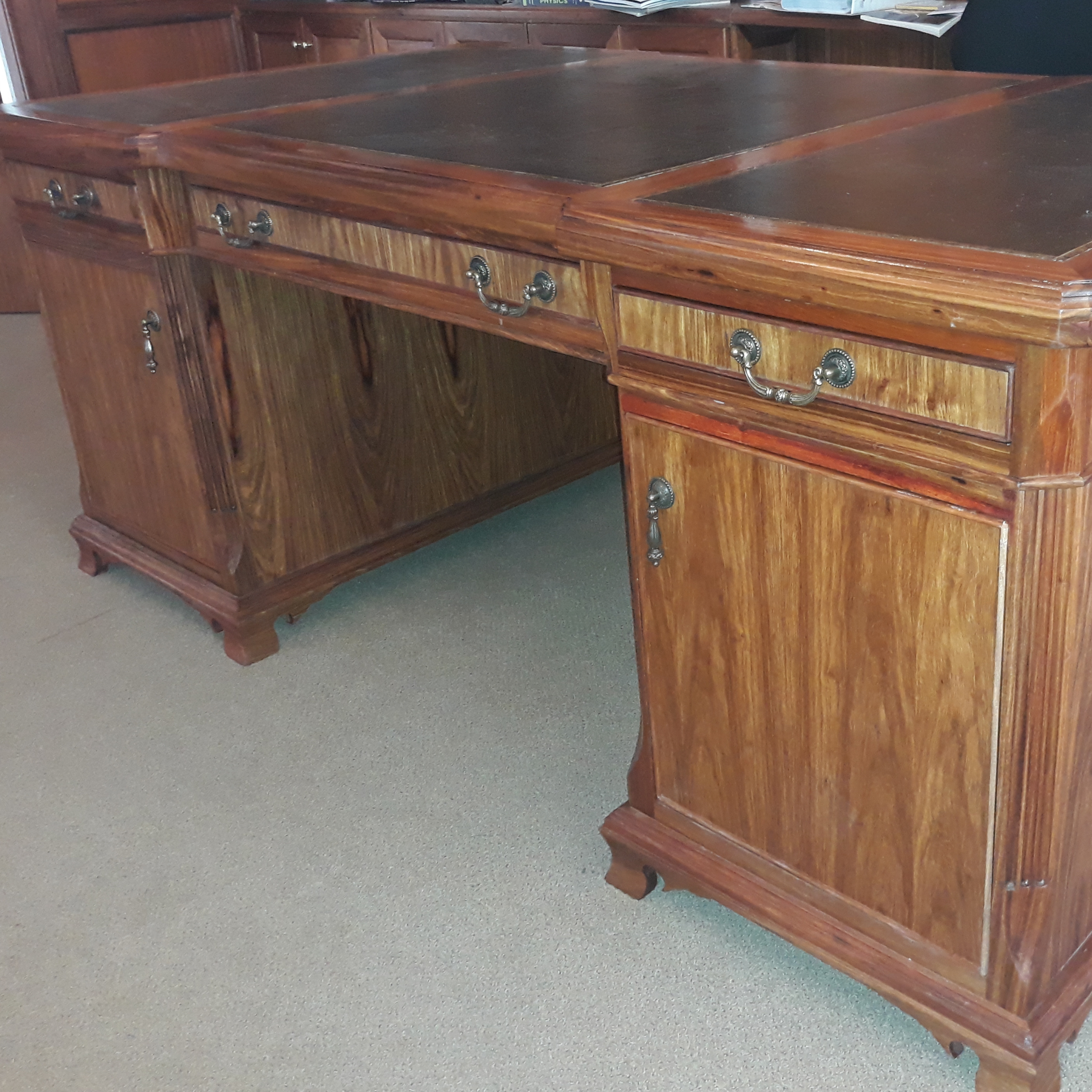 Chippendale-desk Partner's-desk Desk solid wood design handmade leather-insert gold-tooling Gold-foiling